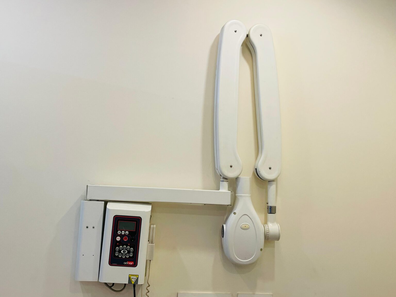 teeth whitening equipment | Emanate Dental Clinic